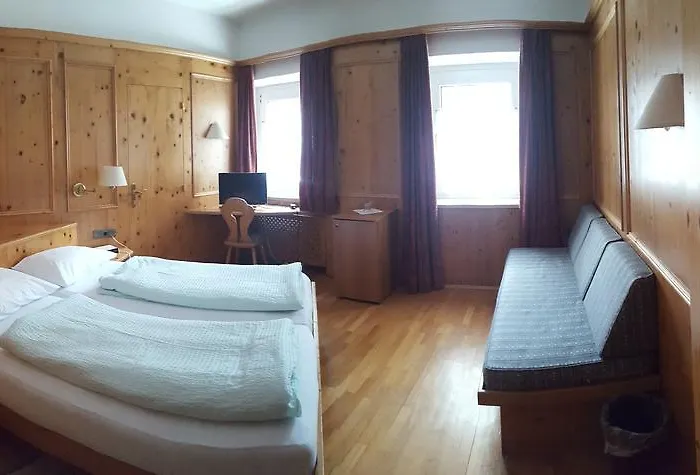 Sextnerhof Hotell 3*