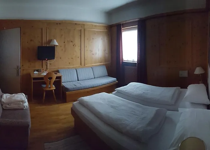 Hotell Sextnerhof 3*