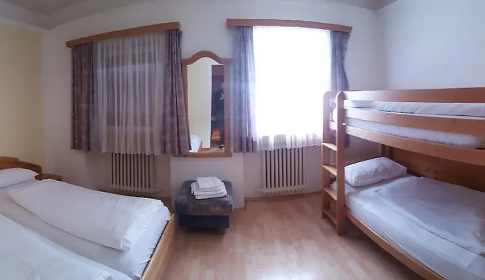 Hotell Sextnerhof 3*